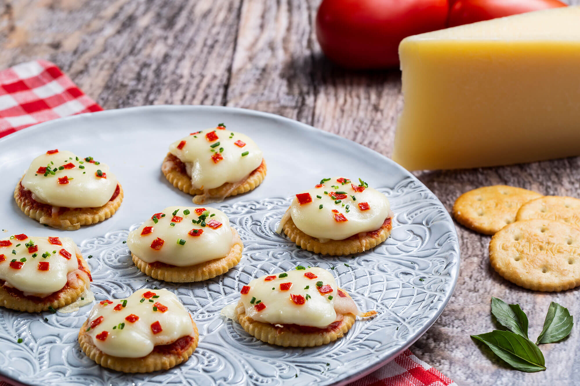 Crackets® Pizza Bites | FLVR