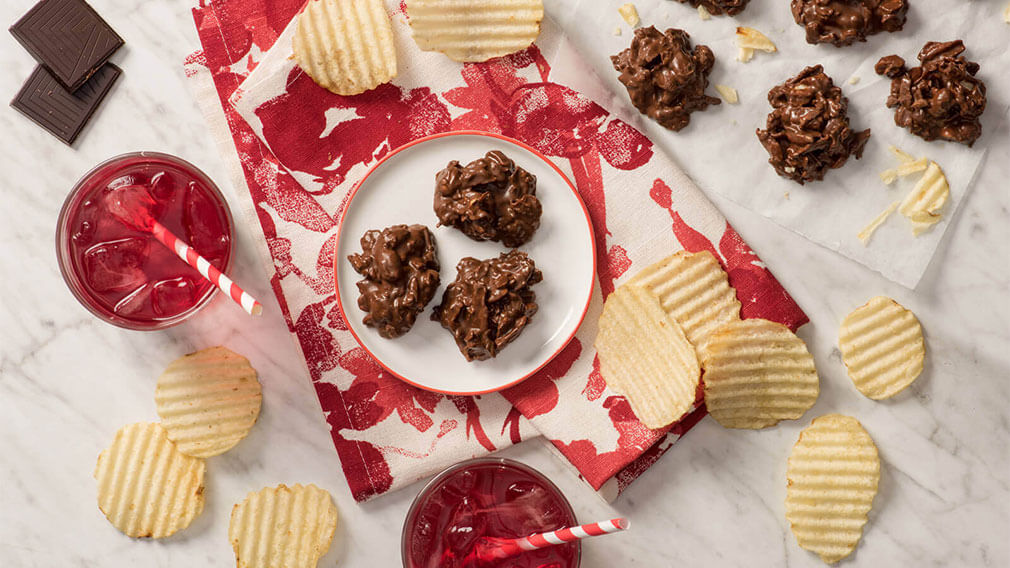 No-Bake Fudgy-Chew Cookies | FLVR