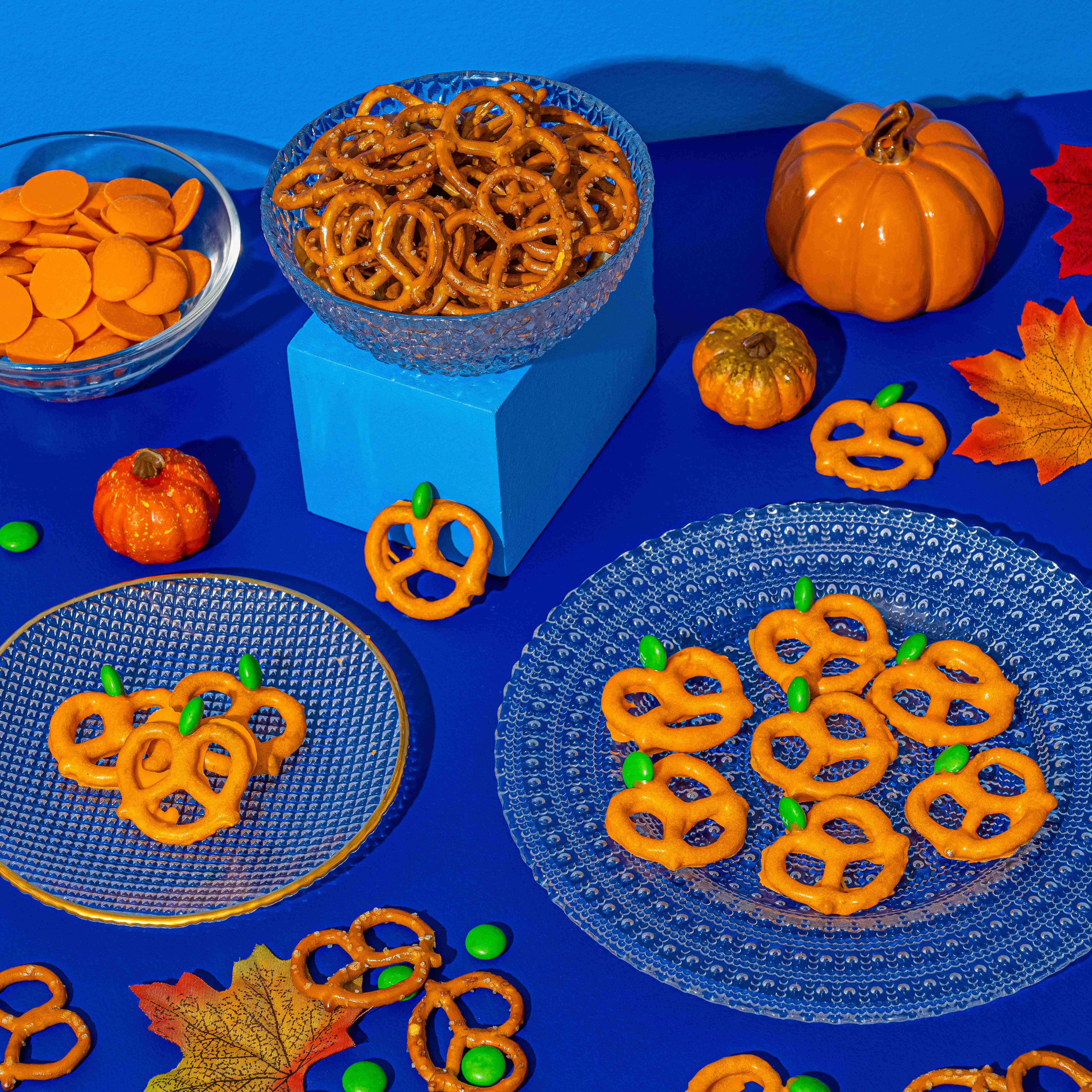 ROLD GOLD® Easy Fall Pumpkin Pretzels | FLVR